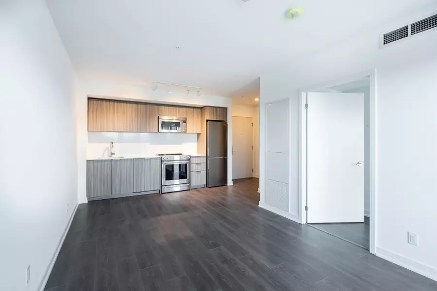 30 Samuel Wood WAY #404, Toronto W08, ON M9B 0C9