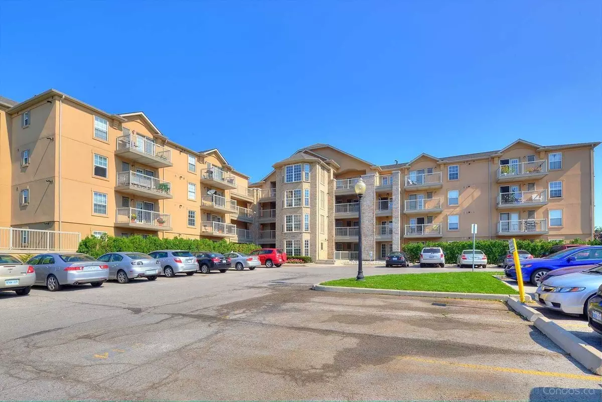 Oakville, ON L6M 4N4,1490 Bishops Gate #304