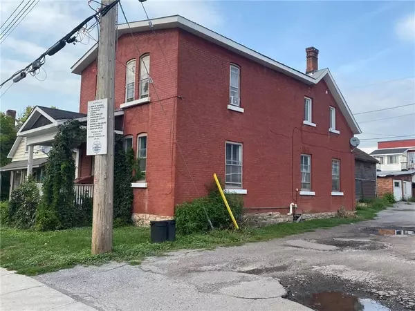 Renfrew, ON K7V 1R1,204 RAGLAN ST S