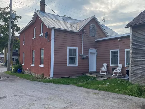 Renfrew, ON K7V 1R1,204 RAGLAN ST S