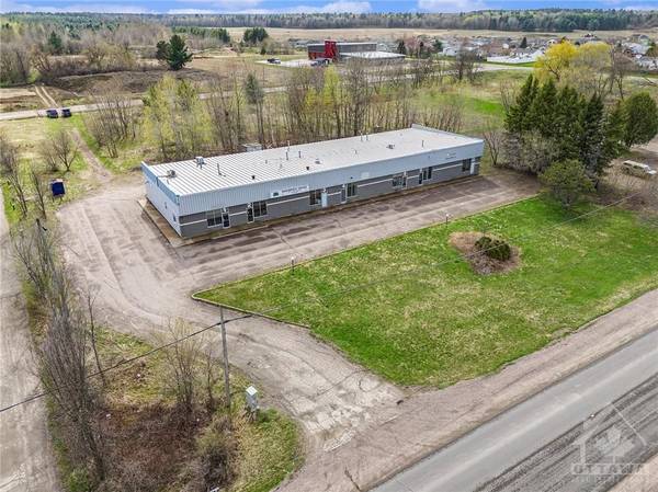 330 BOUNDARY RD E, Renfrew, ON K8A 6W5