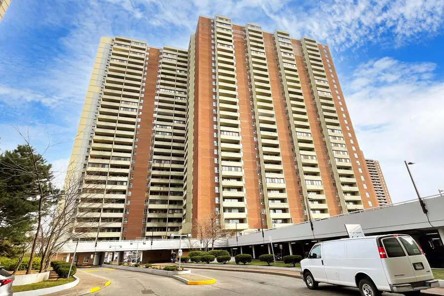 5 Massey SQ #1817, Toronto E03, ON M4C 5L6