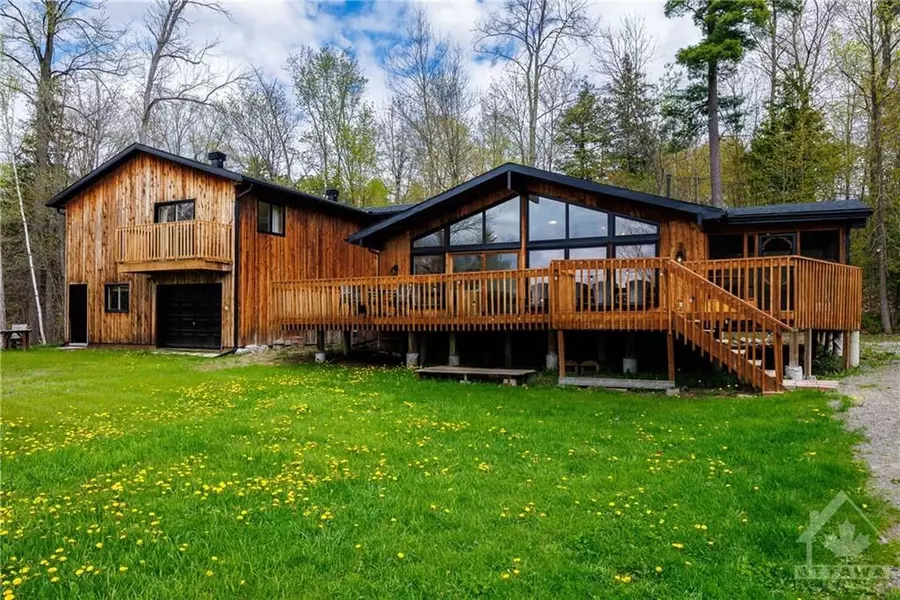 6 BLUFF POINT DR, Greater Madawaska, ON K0J 1H0