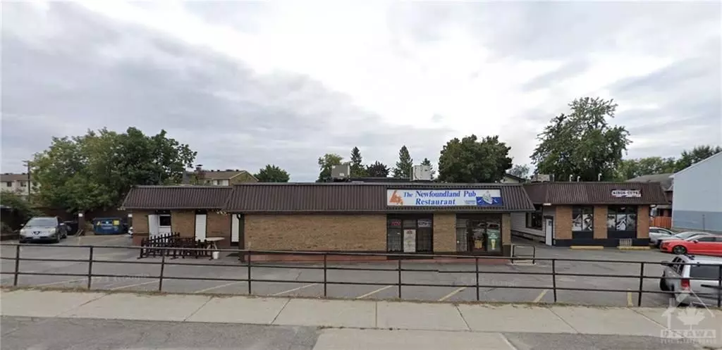 Overbook - Castleheights And Area, ON K1K 4E5,940 MONTREAL RD