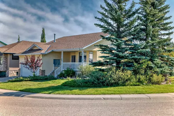 25 West Gissing RD, Cochrane, AB T4C 1L6