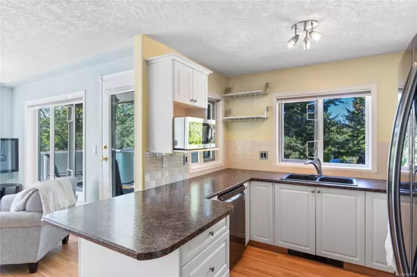 Saanich, BC V8Z 1B7,400 Dupplin Rd #215