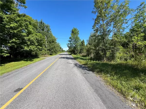 North Glengarry, ON K0C 1B0,0 LOCH GARRY RD