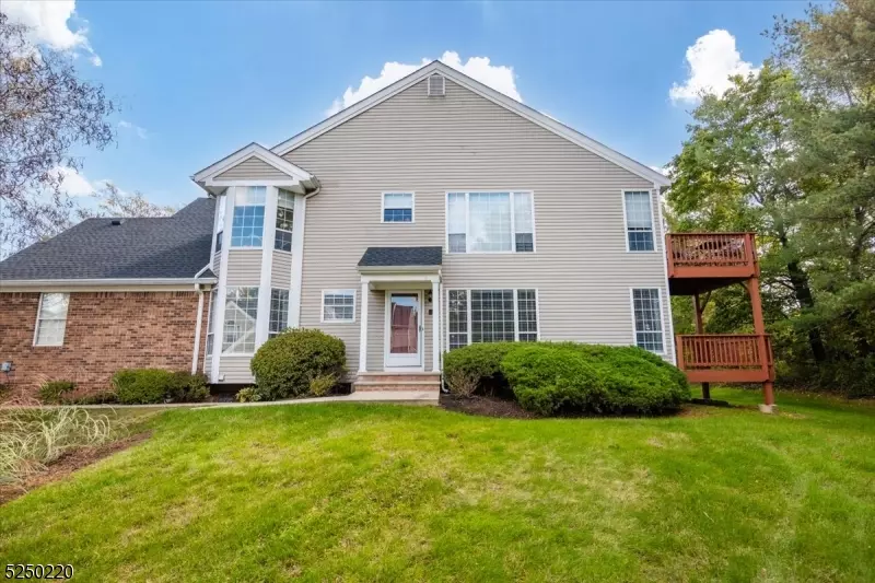 5 Clover Ct, Readington Twp., NJ 08889