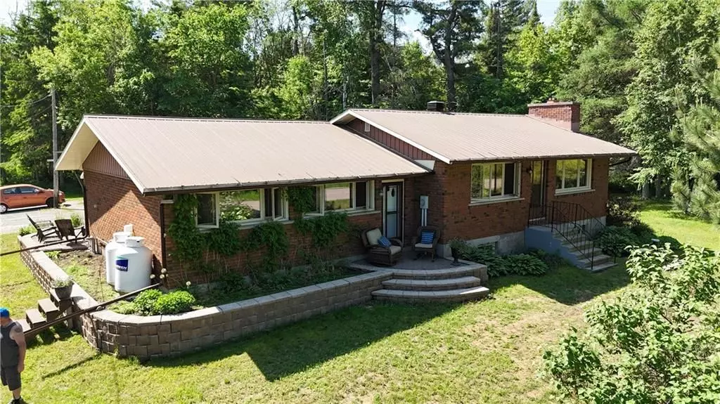 2249 ROSS RD, Laurentian Valley, ON K8A 6W4