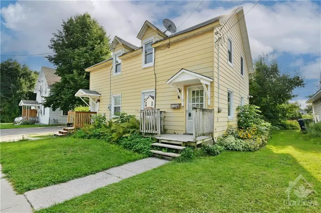 Smiths Falls, ON K7A 2M1,42 MONTAGUE ST