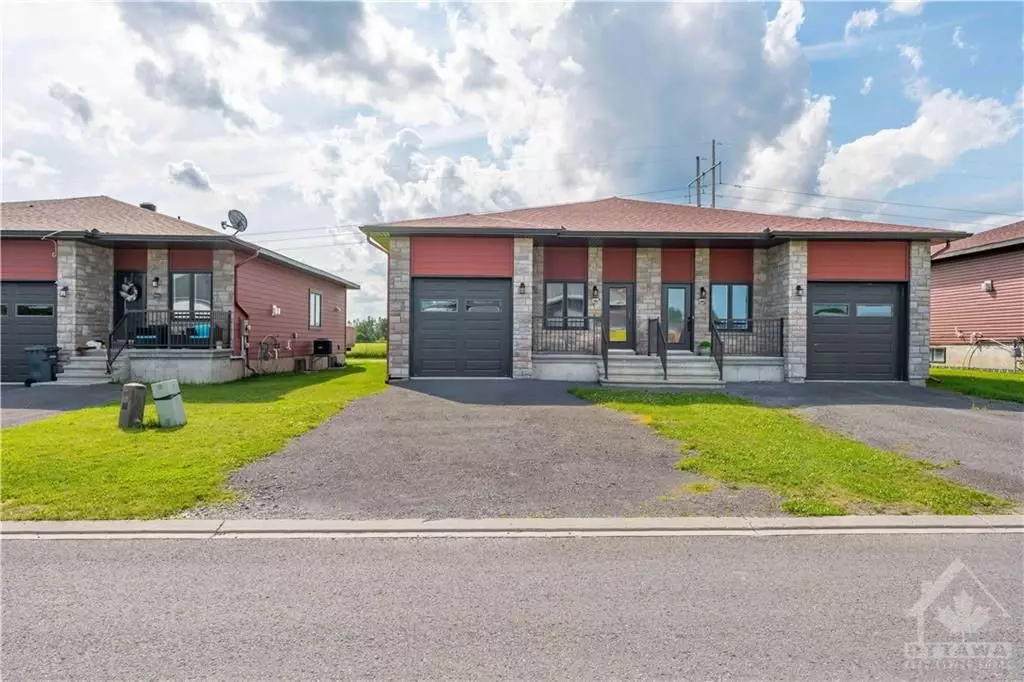 Hawkesbury, ON K6A 3V9,1043 JACYNTHE ST