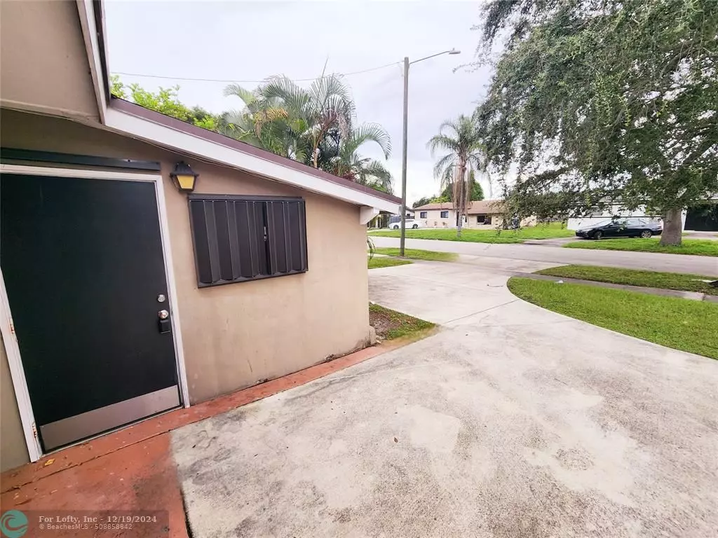 Pembroke Pines, FL 33023,701 SW 68th Ter