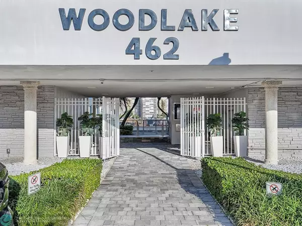 Hallandale Beach, FL 33009,462 Golden Isles Dr  #307