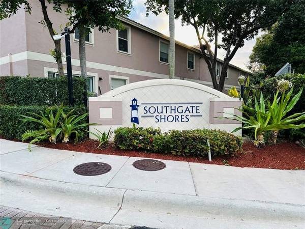 8652 N Southgate Shores Cir, Tamarac, FL 33321