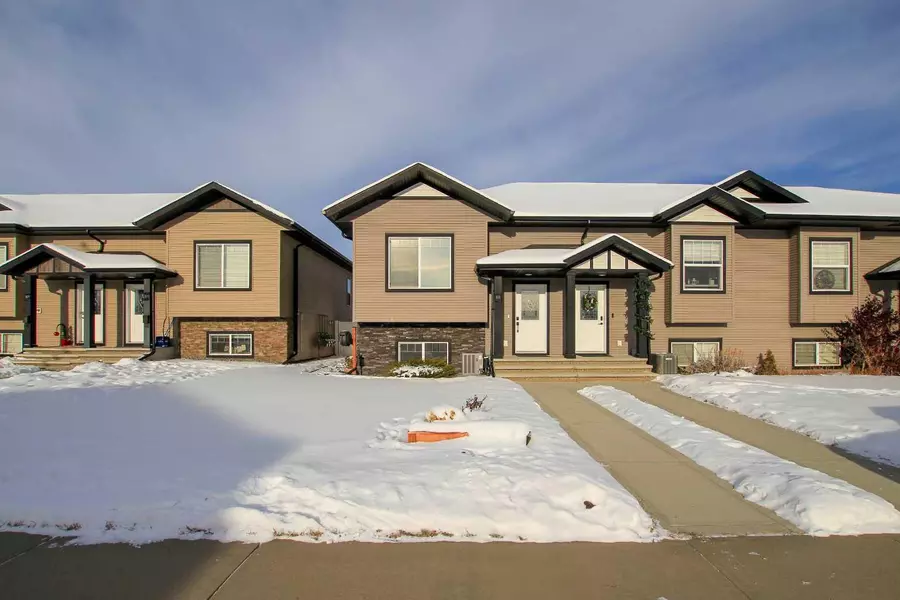 101 Crimson CT, Blackfalds, AB T4M 0A7