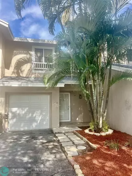 2119 Discovery Cir, Deerfield Beach, FL 33442