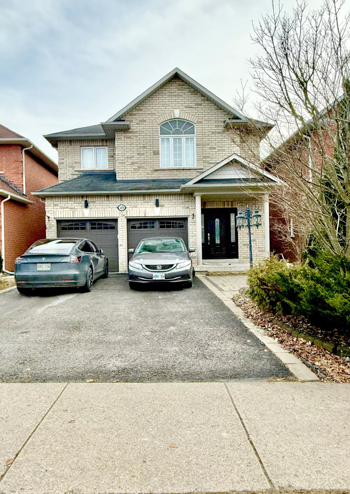 Newmarket, ON L3X 2V5,49 Woodbury CRES