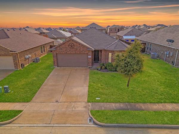 5126 Crystal Lake Avenue, Krum, TX 76249