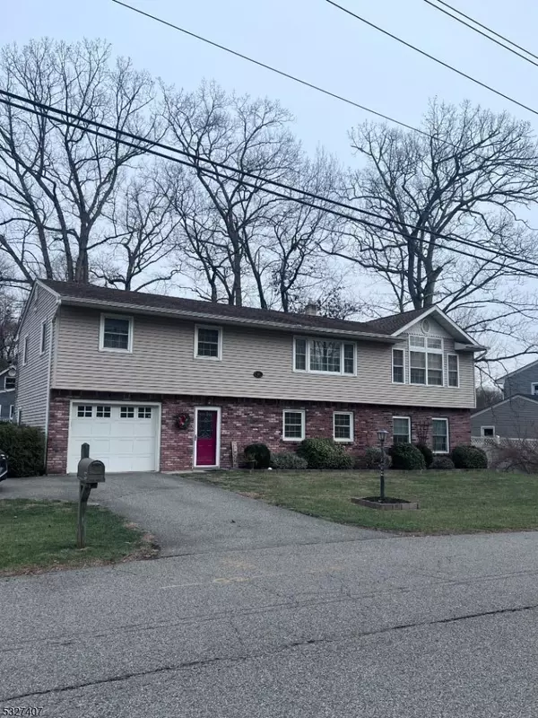 49 Greenbrook Dr, West Milford Twp., NJ 07480