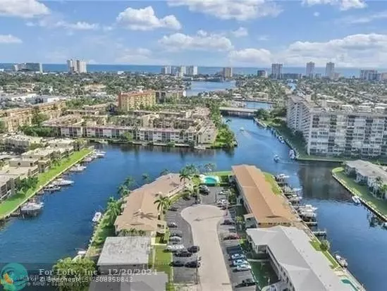 Pompano Beach, FL 33060,1100 SE 5th Ct  #11