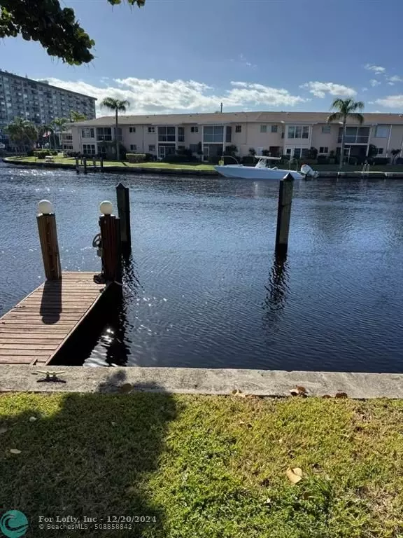 Pompano Beach, FL 33060,1100 SE 5th Ct  #11