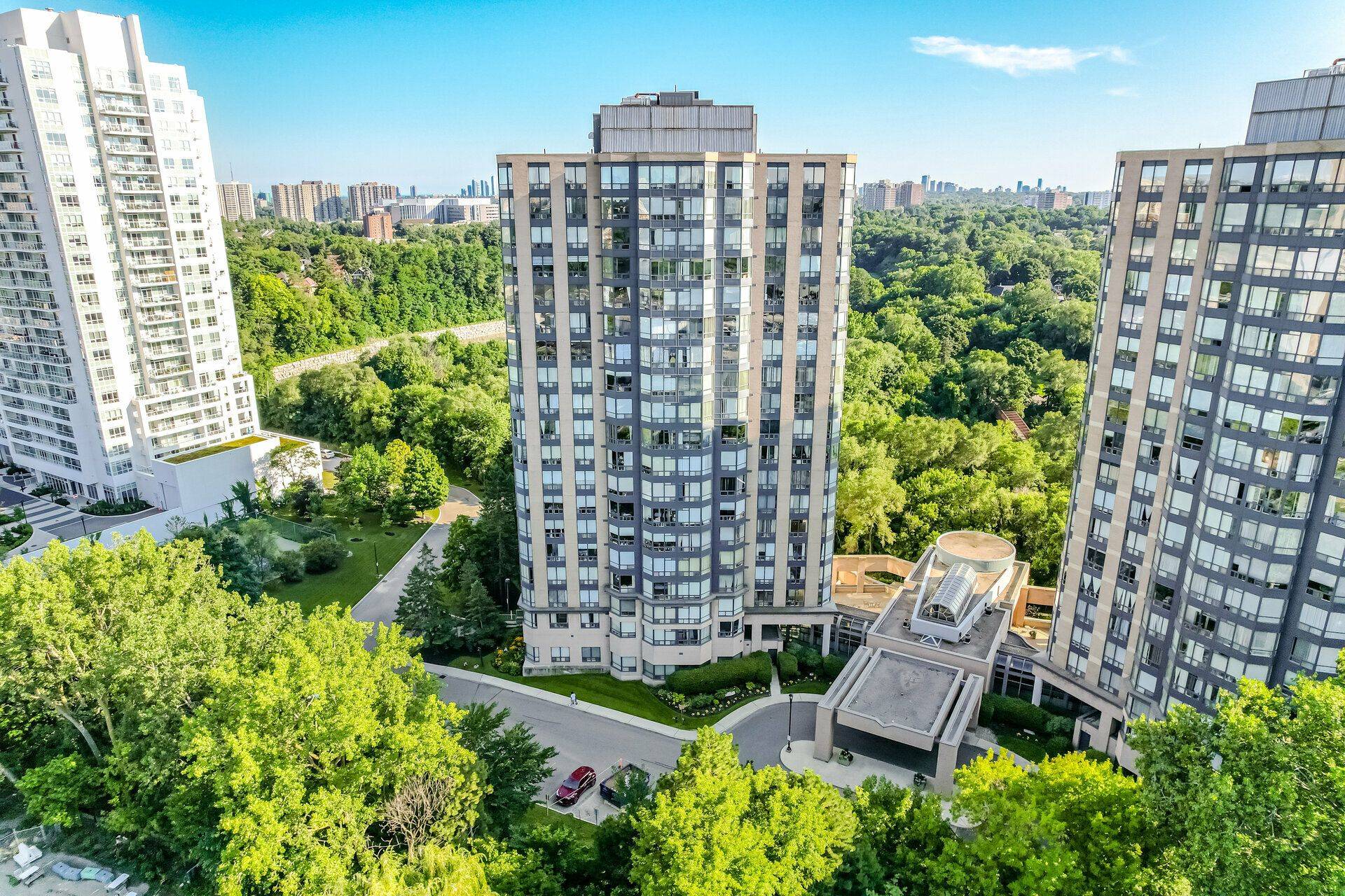 Toronto W04, ON M9N 3W4,1 Hickory Tree RD #401