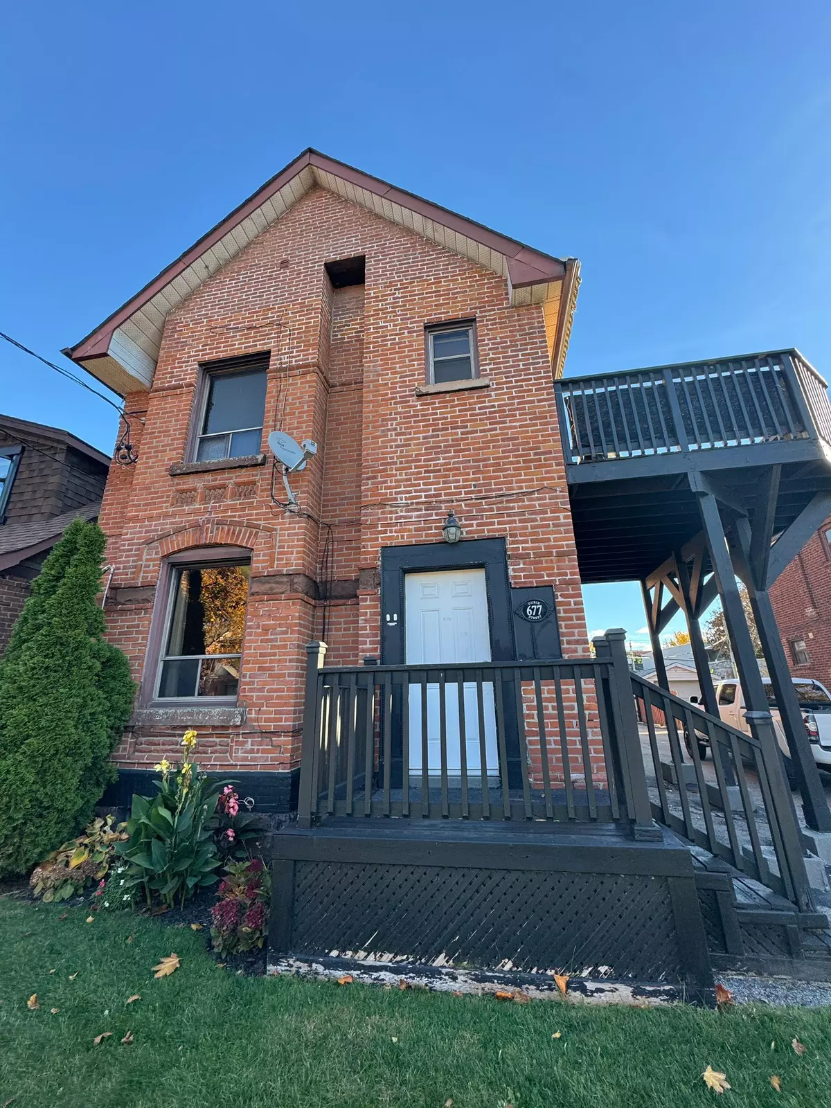 Toronto W02, ON M6S 3H4,677 Durie ST #2