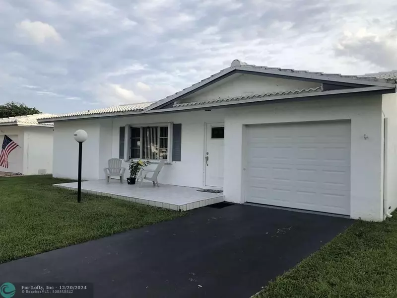 9020 NW 17th St, Plantation, FL 33322