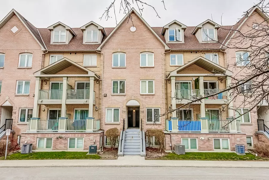 75 Weldrick RD E #722, Richmond Hill, ON L4C 0H9