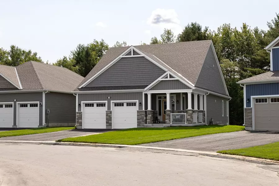 10 DYER CRES, Bracebridge, ON P1L 0A9