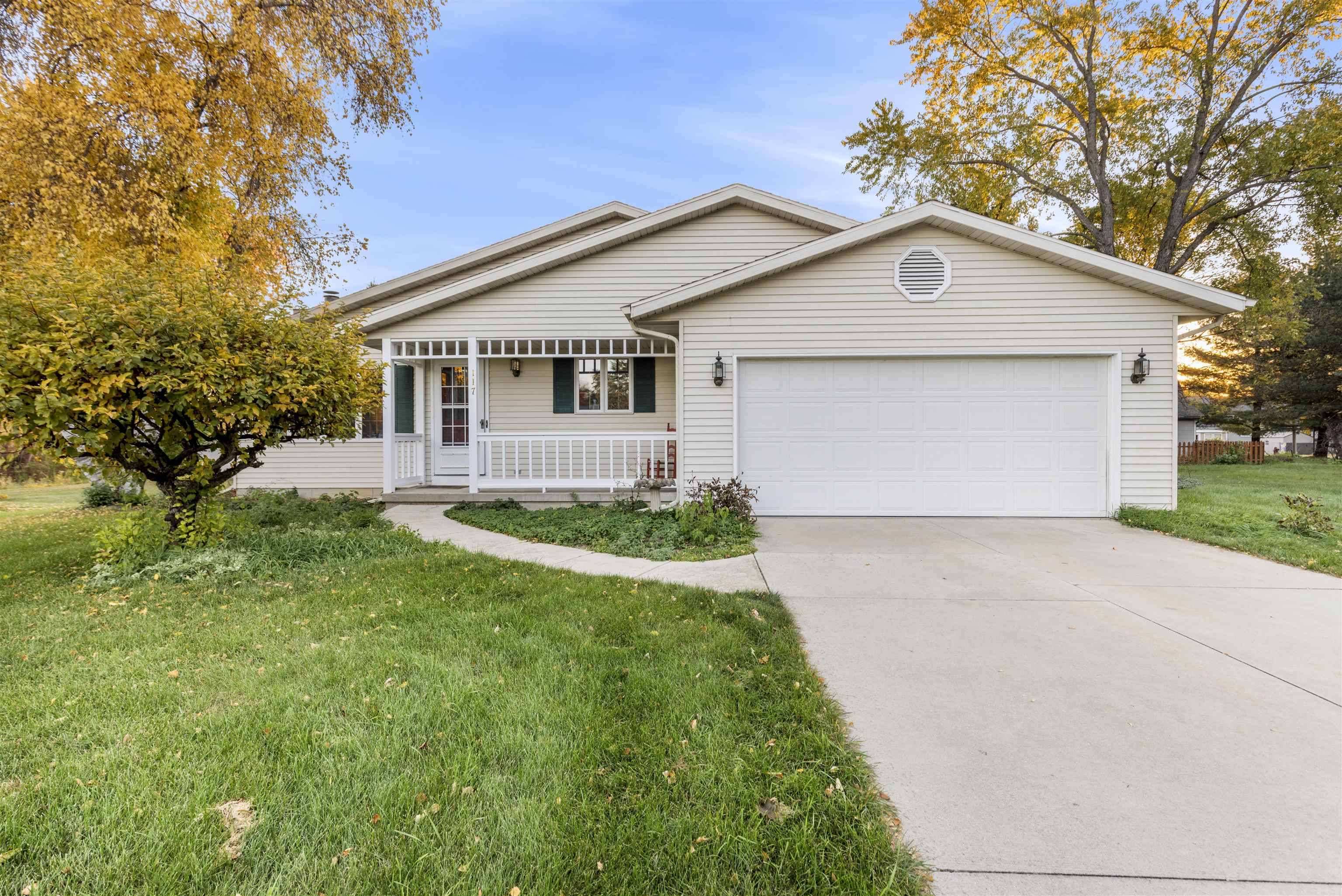 117 DAHLEN Circle, Cambridge, WI 53523