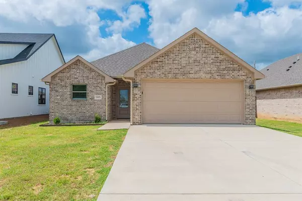 505 W Copenhavr Street, Pilot Point, TX 76258