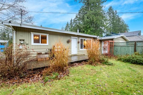 7881 Fairview Rd, Black Creek, BC V9J 1G5