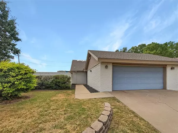 11105 Springhollow Court,  Oklahoma City,  OK 73120