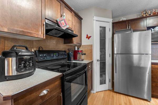 Calgary, AB T3M 0B5,195 Cranberry Close Southeast