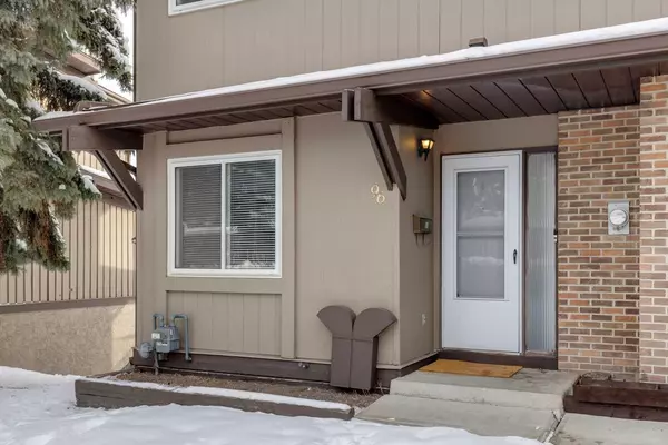 Calgary, AB T2X 5S4,1055 72 AVE NW #96