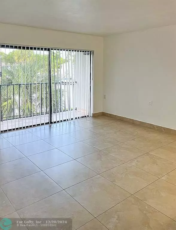 Hialeah, FL 33015,7012 NW 179th St  #209