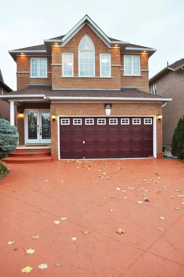 49 Norwood AVE, Vaughan, ON L6A 3V6