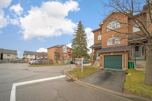 Brampton, ON L6V 4M2,65 Brickyard WAY #64