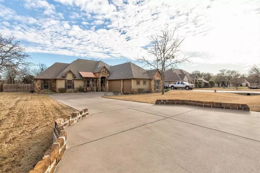 3219 Crossbridge Circle, Granbury, TX 76049