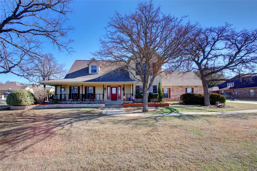 3242 Golden Oaks Circle, Granbury, TX 76049