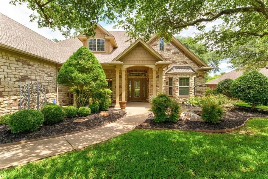 3203 Golden Oaks Circle, Granbury, TX 76049