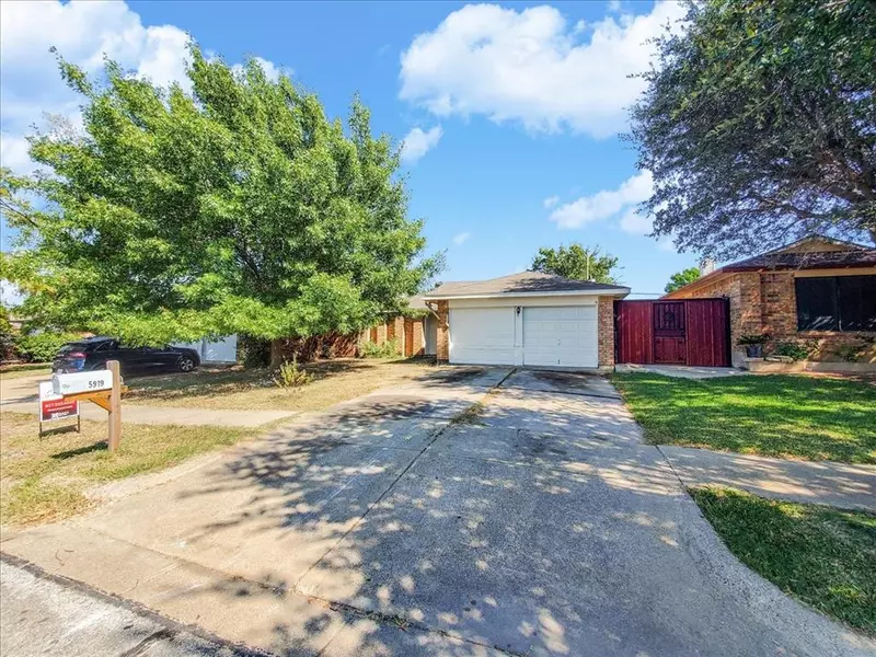 5919 Inks Lake Drive, Arlington, TX 76018