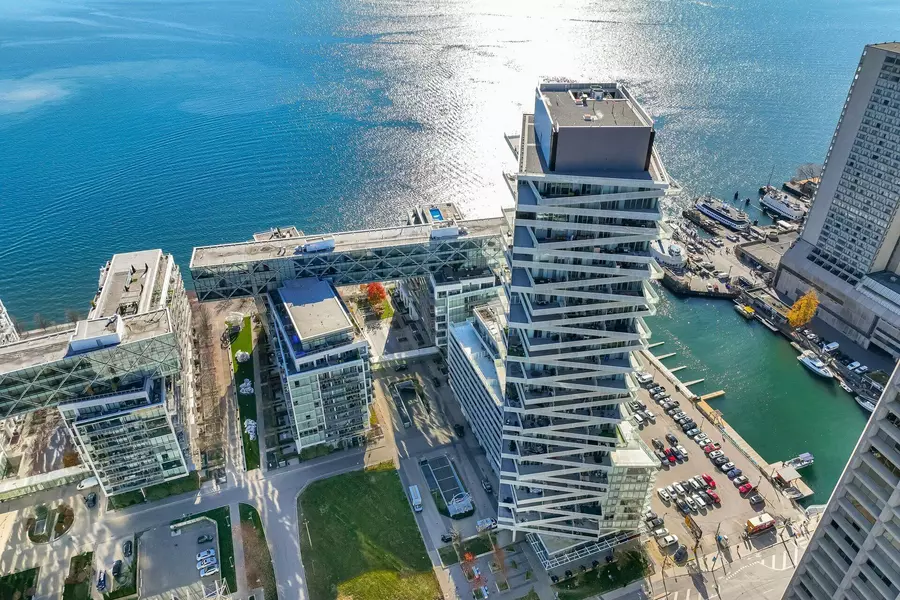 29 Queens Quay E #902, Toronto C08, ON M5E 0A4