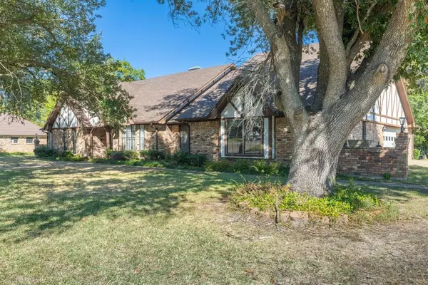 Sulphur Springs, TX 75482,229 W Oaks Circle