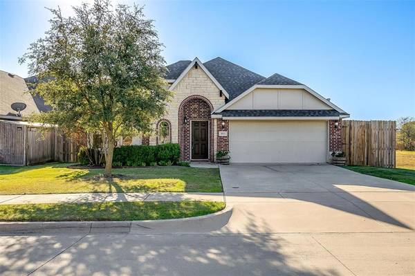 803 Lakeview Drive, Alvarado, TX 76009