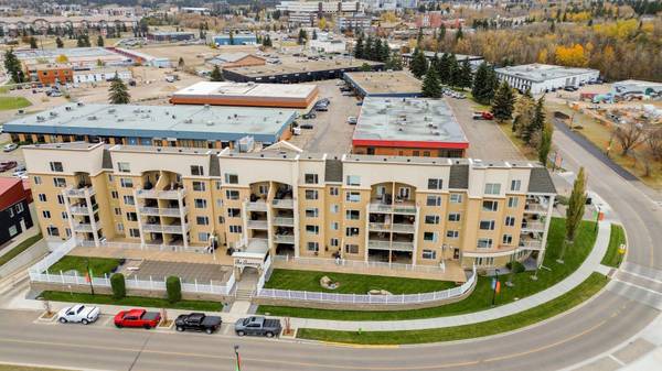 5590 45 ST #205, Red Deer, AB T4N 7C4