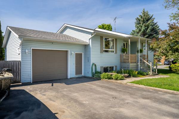 16 Harbourview CRES, Prince Edward County, ON K0K 3L0