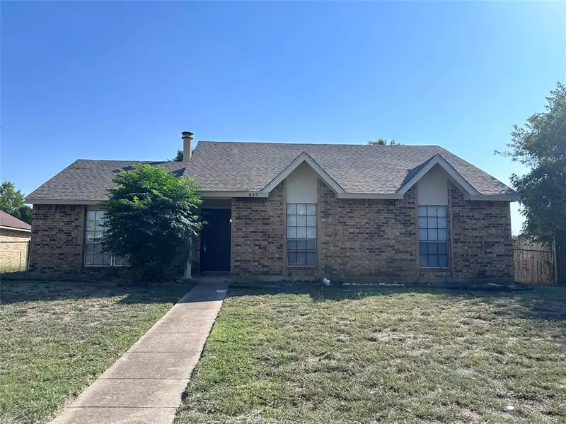 425 Rainier Street, Cedar Hill, TX 75104