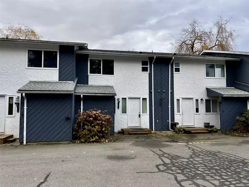 230 Wakesiah Ave #7, Nanaimo, BC V9R 3K3